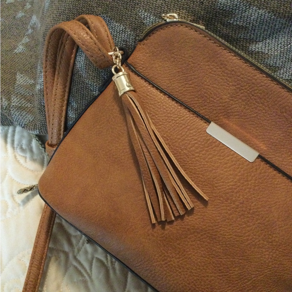 Elegant Brown Crossbody Bag - Picture 5 of 6